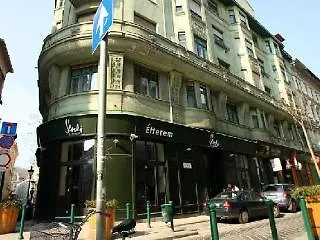 Club & Hotel *