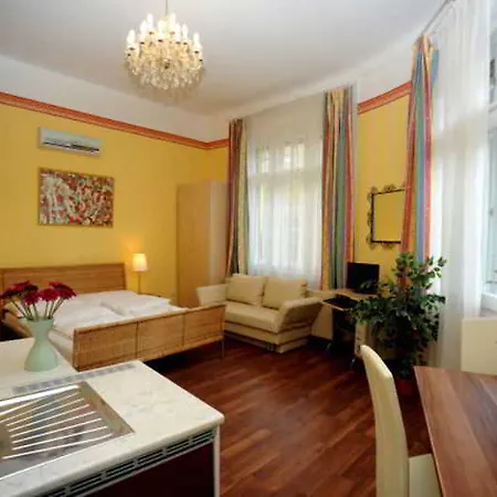 Hotel Club &