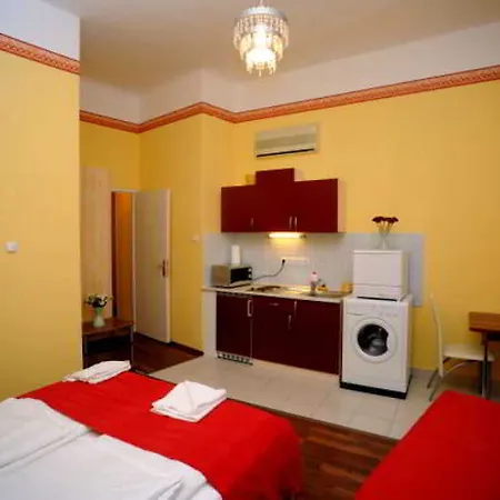 Club & Hotel *