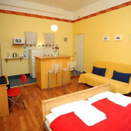 Hotel Club & Budapest