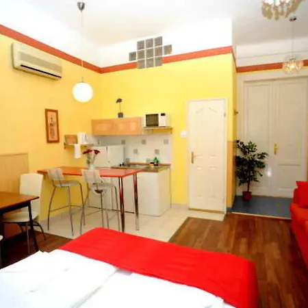 Club & Hotel