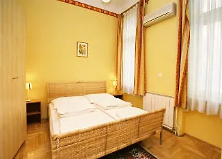 Club & * Budapeşte