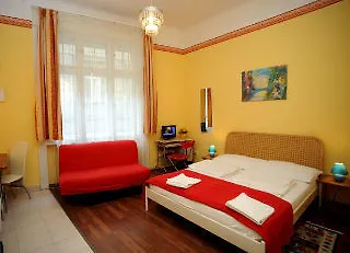 Club & * Budapeşte